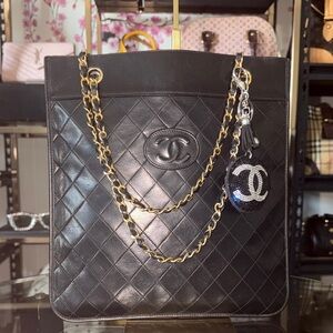 CHANEL Black Quilted Leather Shoulder Tote with Gold Chain